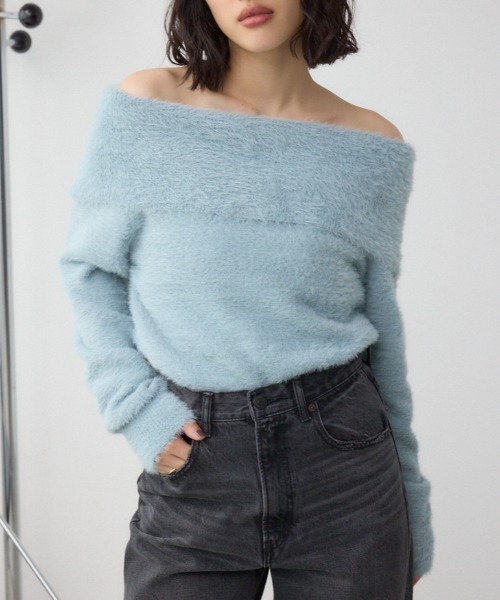 AZUL by moussy(アズールバイマウジー)の「モヘヤライクオフショルダーニット(ニット/セーター・レディース・アイボリー/ブラック/サックスブルー/チャコールグレー・FREE)」の1枚目の写真