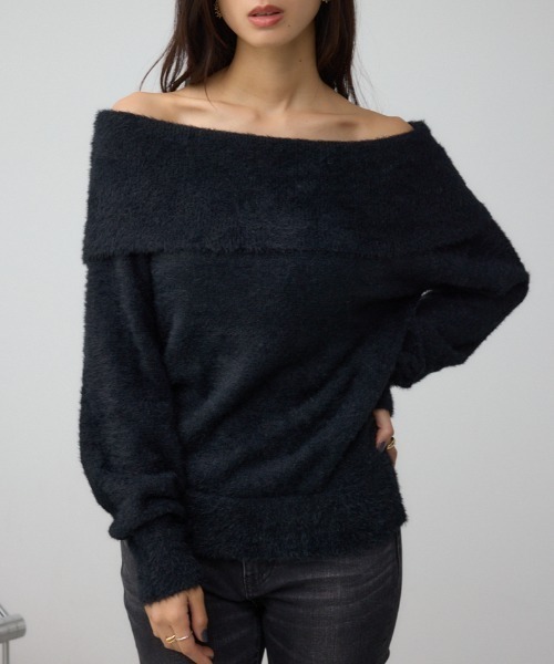 AZUL by moussy(アズールバイマウジー)の「モヘヤライクオフショルダーニット(ニット/セーター・レディース・アイボリー/ブラック/サックスブルー/チャコールグレー・FREE)」の3枚目の写真