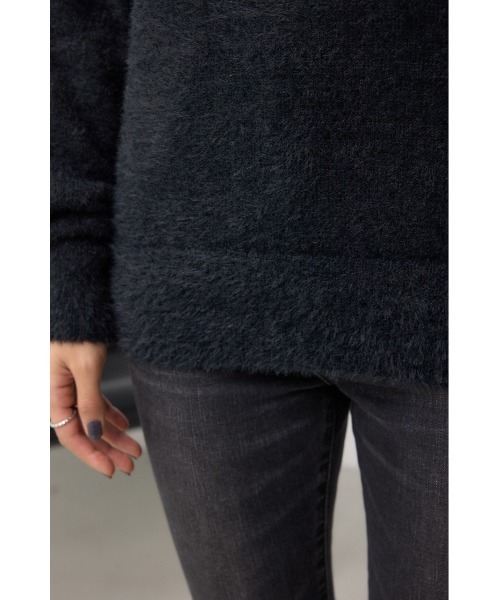 AZUL by moussy(アズールバイマウジー)の「モヘヤライクオフショルダーニット(ニット/セーター・レディース・アイボリー/ブラック/サックスブルー/チャコールグレー・FREE)」の11枚目の写真