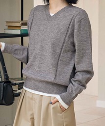 タックデザインニット