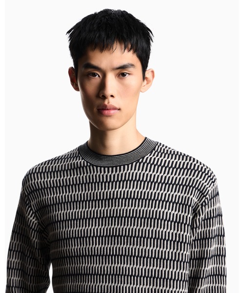 EMPORIO ARMANI（エンポリオアルマーニ）の「【エンポリオ アルマーニ】セーター バージンウールジャカード ツートン刺繍ステッチ（ニット/セーター・メンズ・レッド系/ネイビー系・MEDIUM/SMALL/X-LARGE/LARGE）」の4枚目の写真