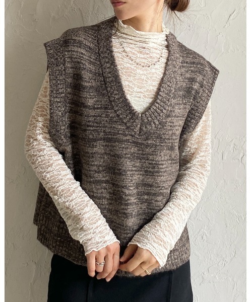 She's Closet(シーズクローゼット)の「ミドル丈深Vネックオーバーサイズミックスカラーニットベスト(ベスト・レディース・ブラウン/ネイビー・FREE)」の2枚目の写真