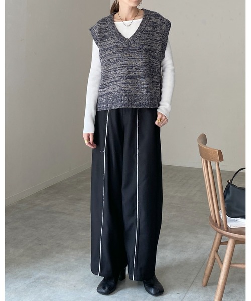She's Closet(シーズクローゼット)の「ミドル丈深Vネックオーバーサイズミックスカラーニットベスト(ベスト・レディース・ブラウン/ネイビー・FREE)」の4枚目の写真