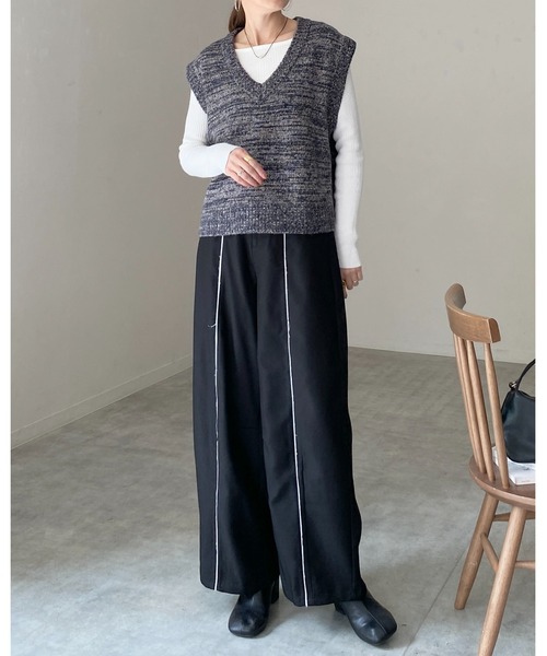 She's Closet(シーズクローゼット)の「ミドル丈深Vネックオーバーサイズミックスカラーニットベスト(ベスト・レディース・ブラウン/ネイビー・FREE)」の5枚目の写真
