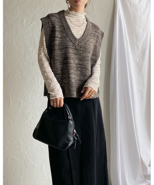 She's Closet(シーズクローゼット)の「ミドル丈深Vネックオーバーサイズミックスカラーニットベスト(ベスト・レディース・ブラウン/ネイビー・FREE)」の12枚目の写真