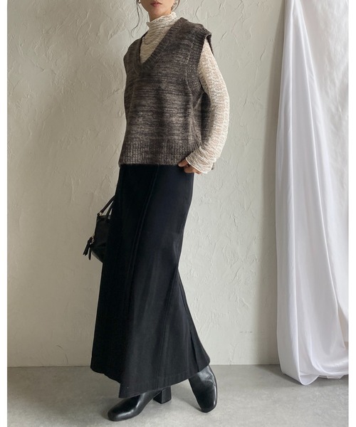 She's Closet(シーズクローゼット)の「ミドル丈深Vネックオーバーサイズミックスカラーニットベスト(ベスト・レディース・ブラウン/ネイビー・FREE)」の13枚目の写真