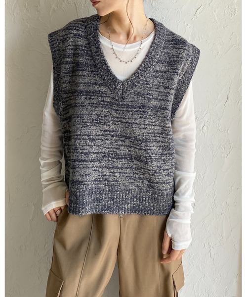 She's Closet(シーズクローゼット)の「ミドル丈深Vネックオーバーサイズミックスカラーニットベスト(ベスト・レディース・ブラウン/ネイビー・FREE)」の15枚目の写真