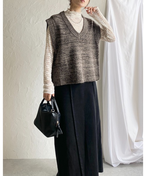 She's Closet(シーズクローゼット)の「ミドル丈深Vネックオーバーサイズミックスカラーニットベスト(ベスト・レディース・ブラウン/ネイビー・FREE)」の16枚目の写真