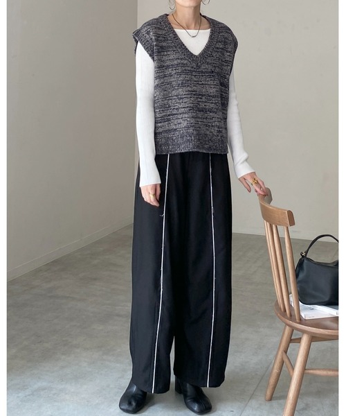 She's Closet(シーズクローゼット)の「ミドル丈深Vネックオーバーサイズミックスカラーニットベスト(ベスト・レディース・ブラウン/ネイビー・FREE)」の18枚目の写真