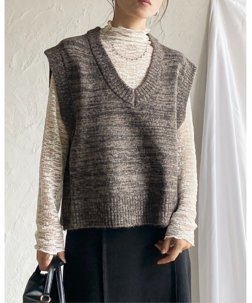 She's Closet(シーズクローゼット)の「ミドル丈深Vネックオーバーサイズミックスカラーニットベスト(ベスト・レディース・ブラウン/ネイビー・FREE)」の21枚目の写真