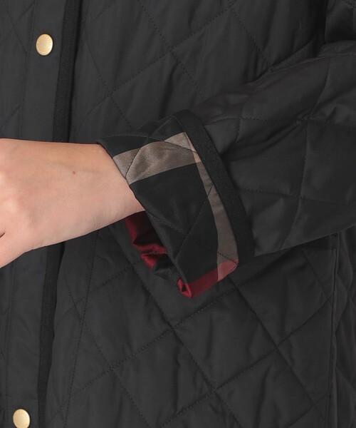 BLUE LABEL CRESTBRIDGE(ブルーレーベルクレストブリッジ)の「【一部店舗限定】クレストブリッジチェックキルティングコート(トレンチコート・レディース・ブラック/ダークネイビー/ベージュ・36/38/40)」の9枚目の写真