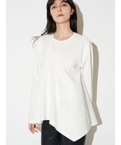 ELENDEEK（エレンディーク）の「アシンメトリーヘムロングスリーブカットソー（Tシャツ/カットソー・レディース・ブラック/グレー/オフホワイト・FREE）」の2枚目の写真