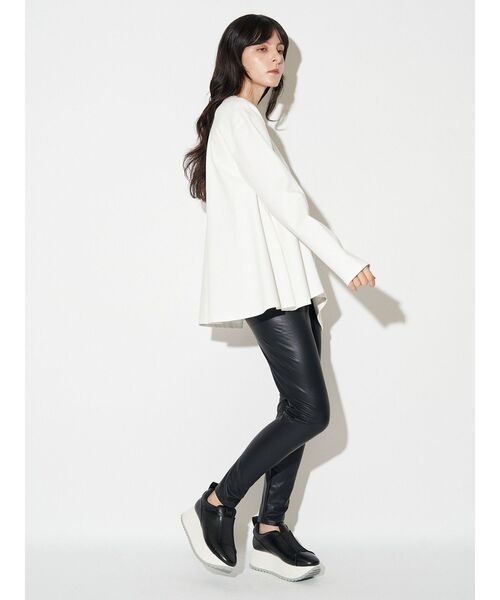 ELENDEEK（エレンディーク）の「アシンメトリーヘムロングスリーブカットソー（Tシャツ/カットソー・レディース・ブラック/グレー/オフホワイト・FREE）」の10枚目の写真