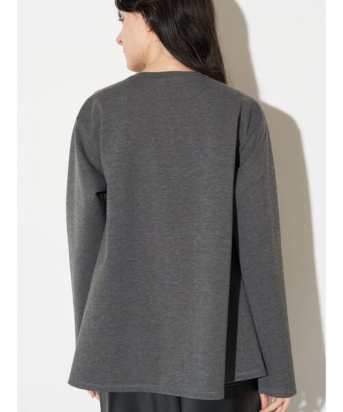 ELENDEEK（エレンディーク）の「アシンメトリーヘムロングスリーブカットソー（Tシャツ/カットソー・レディース・ブラック/グレー/オフホワイト・FREE）」の12枚目の写真