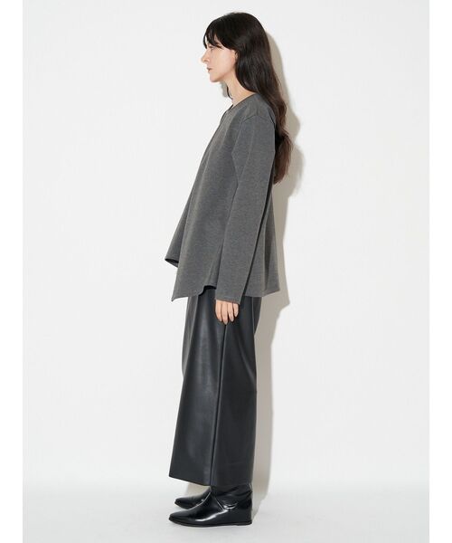 ELENDEEK（エレンディーク）の「アシンメトリーヘムロングスリーブカットソー（Tシャツ/カットソー・レディース・ブラック/グレー/オフホワイト・FREE）」の14枚目の写真