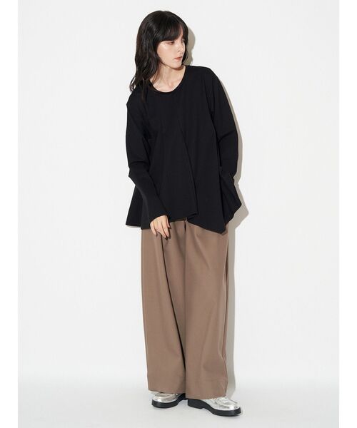 ELENDEEK（エレンディーク）の「アシンメトリーヘムロングスリーブカットソー（Tシャツ/カットソー・レディース・ブラック/グレー/オフホワイト・FREE）」の18枚目の写真