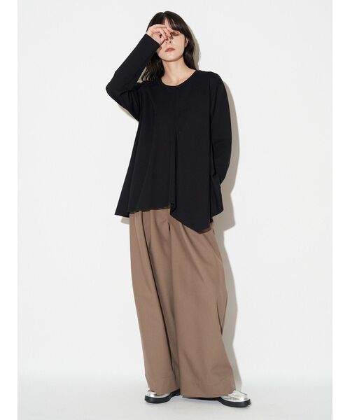 ELENDEEK（エレンディーク）の「アシンメトリーヘムロングスリーブカットソー（Tシャツ/カットソー・レディース・ブラック/グレー/オフホワイト・FREE）」の19枚目の写真