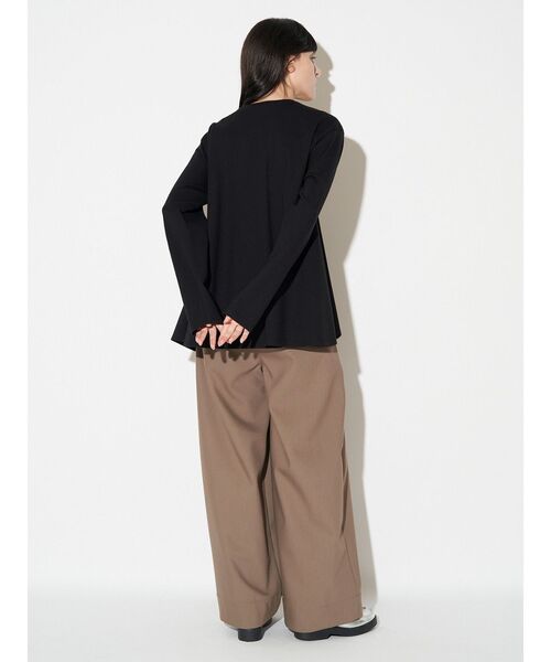 ELENDEEK（エレンディーク）の「アシンメトリーヘムロングスリーブカットソー（Tシャツ/カットソー・レディース・ブラック/グレー/オフホワイト・FREE）」の21枚目の写真