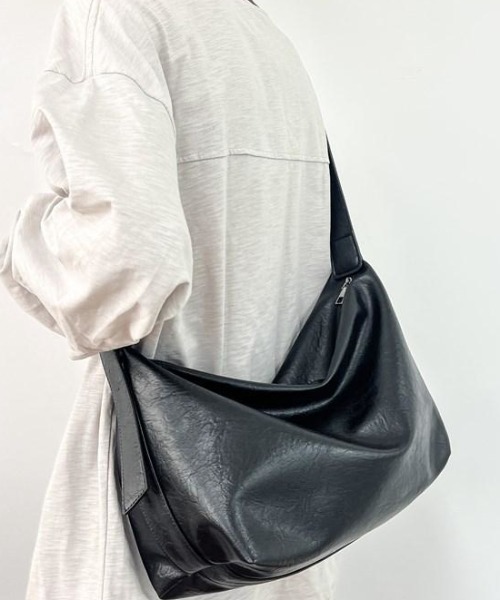 B.R.U(ブル)の「フェイクレザーショルダーバッグ(ショルダーバッグ・メンズ・ブラウン/ブラック・FREE)」の16枚目の写真