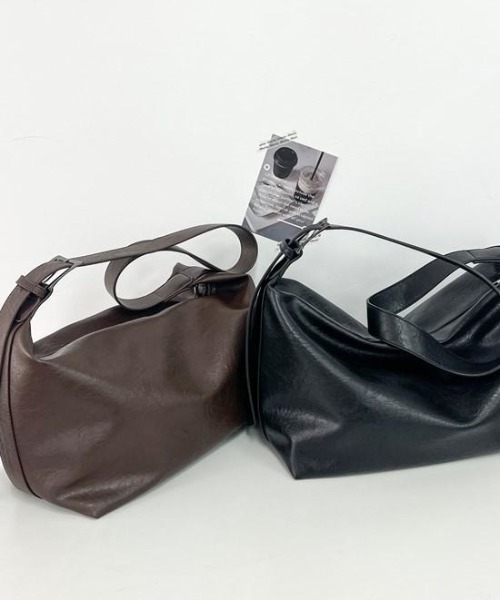 B.R.U(ブル)の「フェイクレザーショルダーバッグ(ショルダーバッグ・メンズ・ブラウン/ブラック・FREE)」の15枚目の写真