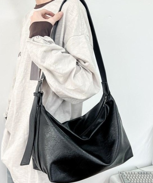 B.R.U(ブル)の「フェイクレザーショルダーバッグ(ショルダーバッグ・メンズ・ブラウン/ブラック・FREE)」の22枚目の写真