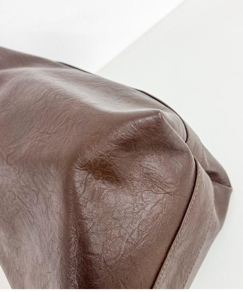 B.R.U(ブル)の「フェイクレザーショルダーバッグ(ショルダーバッグ・メンズ・ブラウン/ブラック・FREE)」の7枚目の写真