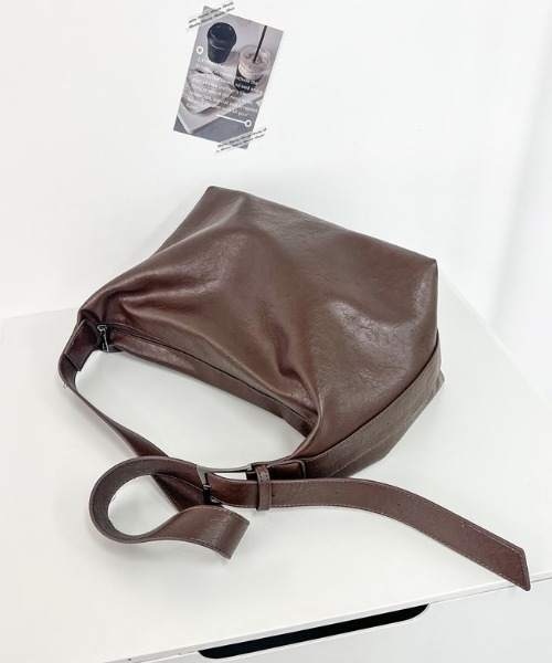 B.R.U(ブル)の「フェイクレザーショルダーバッグ(ショルダーバッグ・メンズ・ブラウン/ブラック・FREE)」の8枚目の写真