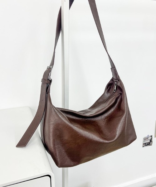 B.R.U(ブル)の「フェイクレザーショルダーバッグ(ショルダーバッグ・メンズ・ブラウン/ブラック・FREE)」の10枚目の写真