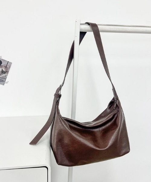 B.R.U(ブル)の「フェイクレザーショルダーバッグ(ショルダーバッグ・メンズ・ブラウン/ブラック・FREE)」の11枚目の写真