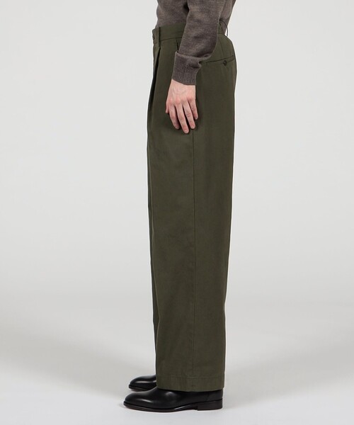 TOMORROWLAND （トゥモローランド）の「60/3 コットンオックスフォード 1プリーツバレルパンツ（チノパンツ・メンズ・ダークブルー/カーキ/オフホワイト・M/S/L/XS）」の5枚目の写真