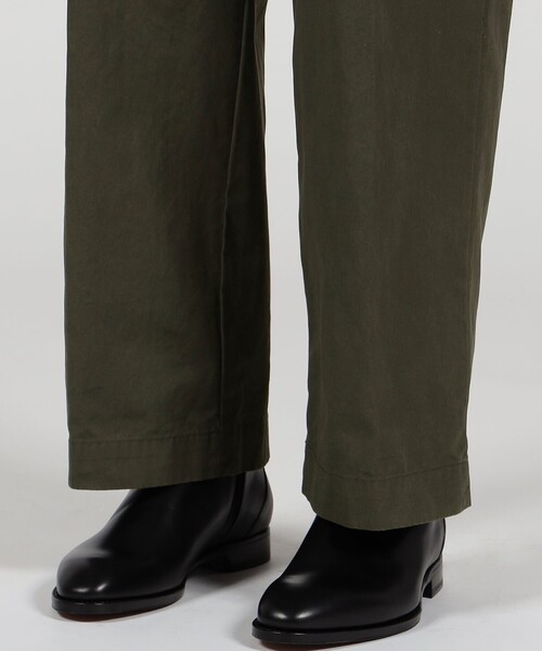 TOMORROWLAND （トゥモローランド）の「60/3 コットンオックスフォード 1プリーツバレルパンツ（チノパンツ・メンズ・ダークブルー/カーキ/オフホワイト・M/S/L/XS）」の10枚目の写真