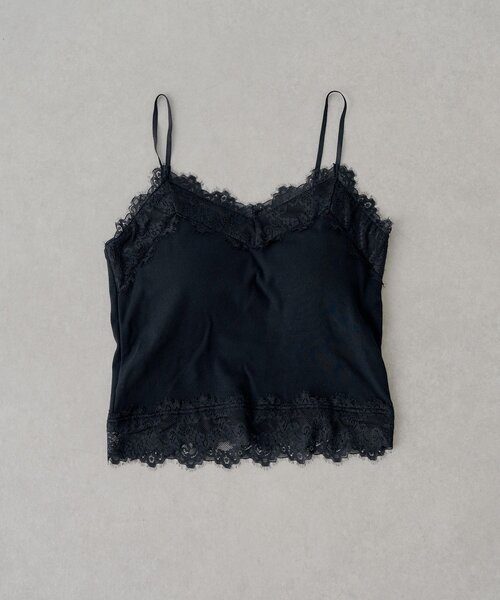 Chico(チコ)の「カップ付き総レースキャミ(キャミソール・レディース・ホワイト系その他3/ブラック系その他3/アイボリー/ブラック・FREE)」の1枚目の写真