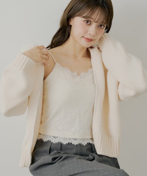 Chico(チコ)の「カップ付き総レースキャミ(キャミソール・レディース・ホワイト系その他3/ブラック系その他3/アイボリー/ブラック・FREE)」の6枚目の写真