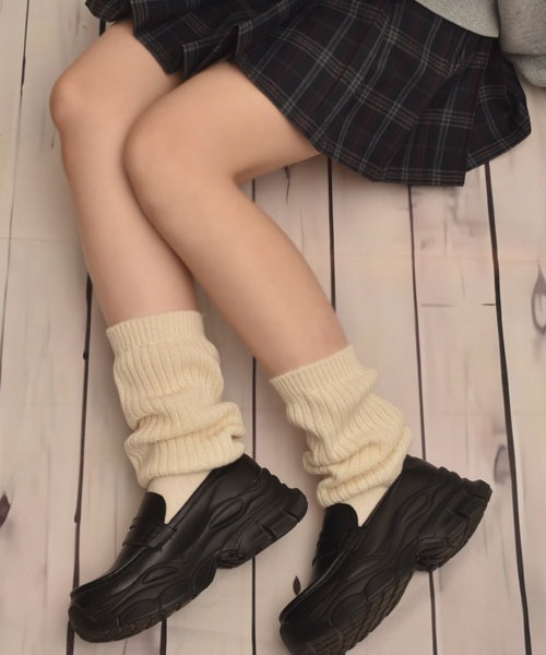 Mayree（メイリー）の「【float】ベーシック 無地リブ ルーズソックス/ハイソックス/【8色展開】（ソックス/靴下・レディース・グレー/オフホワイト/ブラック/ホワイト/アッシュブラウン/ブラウン/チャコール/アイボリー・FREE）」の3枚目の写真