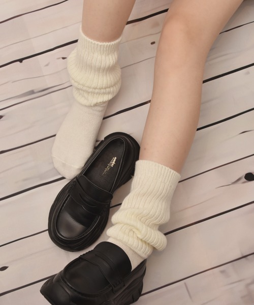 Mayree(メイリー)の「【float】ベーシック 無地リブ ルーズソックス/ハイソックス/【8色展開】(ソックス/靴下・レディース・グレー/オフホワイト/ブラック/ホワイト・FREE)」の9枚目の写真