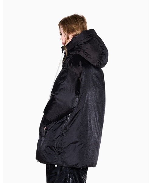 A|X アルマーニ エクスチェンジ】ホワイトポイント パファーコート