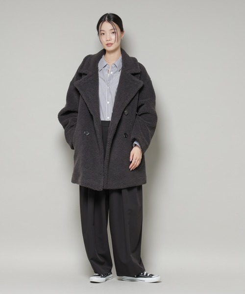 NANO universe(ナノユニバース)の「ボアワイドダブルボタンコート(チェスターコート・レディース・ライトベージュ/チャコール/モカ・FREE)」の2枚目の写真