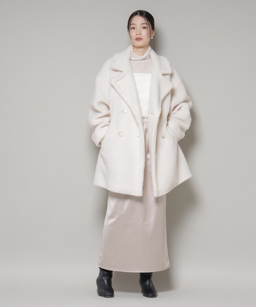 NANO universe(ナノユニバース)の「ボアワイドダブルボタンコート(チェスターコート・レディース・ライトベージュ/チャコール/モカ・FREE)」の4枚目の写真