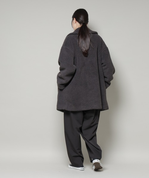 NANO universe(ナノユニバース)の「ボアワイドダブルボタンコート(チェスターコート・レディース・ライトベージュ/チャコール/モカ・FREE)」の17枚目の写真