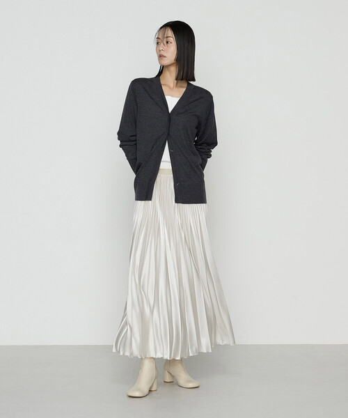 COMME CA(コムサ)の「ウール梳毛 Vネックカーディガン(カーディガン/ボレロ・レディース・サックスブルー/チャコール/トップグレー/レッド・9号/11号)」の17枚目の写真