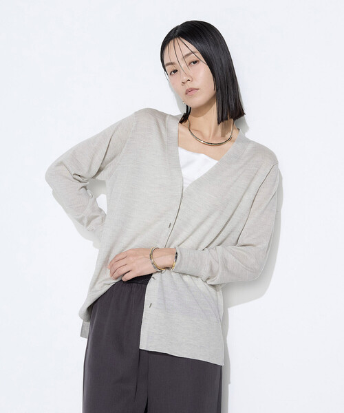 COMME CA(コムサ)の「ウール梳毛 Vネックカーディガン(カーディガン/ボレロ・レディース・サックスブルー/チャコール/トップグレー/レッド・9号/11号)」の9枚目の写真