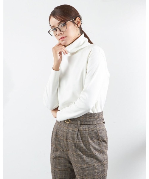 SUIT SELECT（スーツセレクト）の「オフタートルカットソー（Tシャツ/カットソー・レディース・ホワイト/ブラック・LARGE/MEDIUM）」の2枚目の写真
