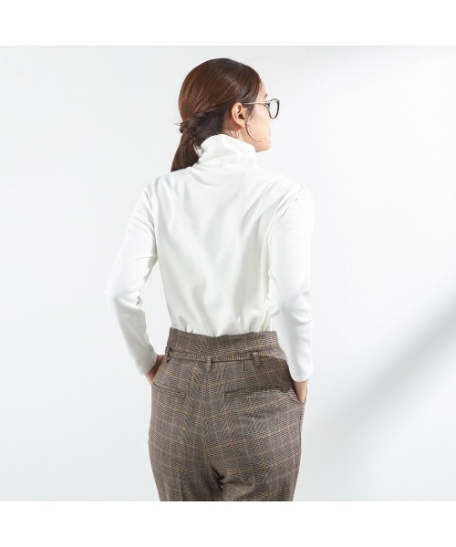 SUIT SELECT（スーツセレクト）の「オフタートルカットソー（Tシャツ/カットソー・レディース・ホワイト/ブラック・LARGE/MEDIUM）」の4枚目の写真