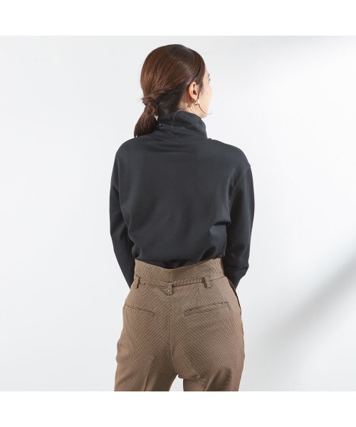 SUIT SELECT（スーツセレクト）の「オフタートルカットソー（Tシャツ/カットソー・レディース・ホワイト/ブラック・LARGE/MEDIUM）」の14枚目の写真