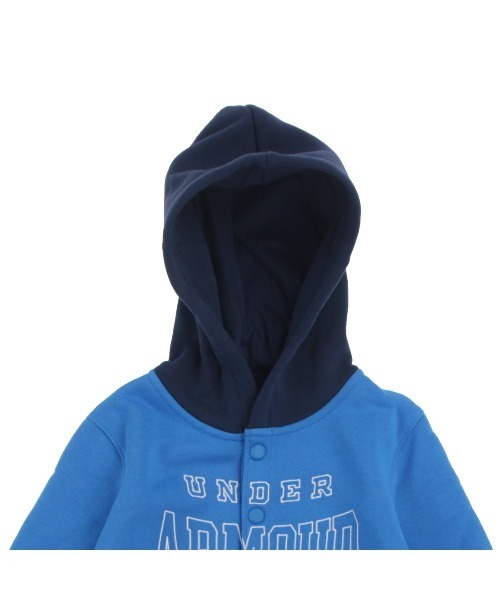 UNDER ARMOUR（アンダーアーマー）の「アンダーアーマー  UAアイコンフリース ボタンダウン フーディー（パーカー・キッズ・ブラック×グレー/ブルー・120cm/130cm/140cm/150cm/160cm）」の7枚目の写真
