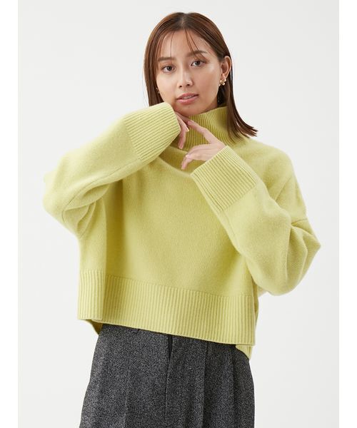 Mila Owen(ミラオーウェン)の「ウールカシミヤタートルネックニット(ニット/セーター・レディース・ホワイト/ライトグレー/ブラウン/ピンク/イエロー・F)」の8枚目の写真
