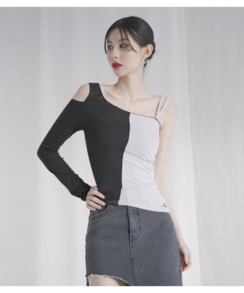 AVANDRESS(アバンドレス )の「Unbalanced sleeve T-shirt BLACK(Tシャツ/カットソー・レディース・その他・MEDIUM/SMALL)」の3枚目の写真