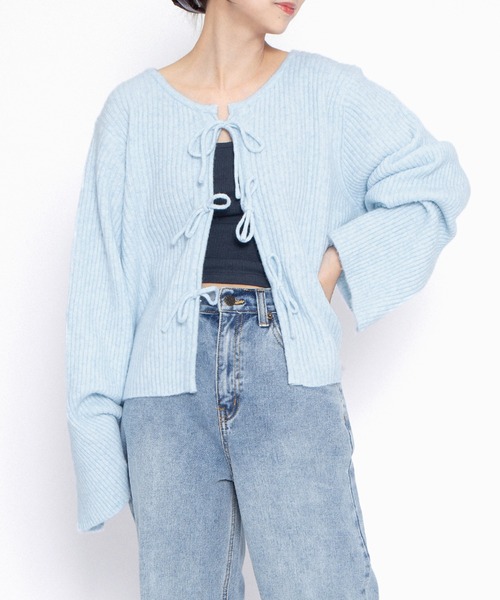 PUNYUS（プニュズ）の「フロントリボンカーディガン（カーディガン/ボレロ・レディース・サックスブルー/ブラック/ホワイト/ブラウン・1/2/3/4）」の4枚目の写真