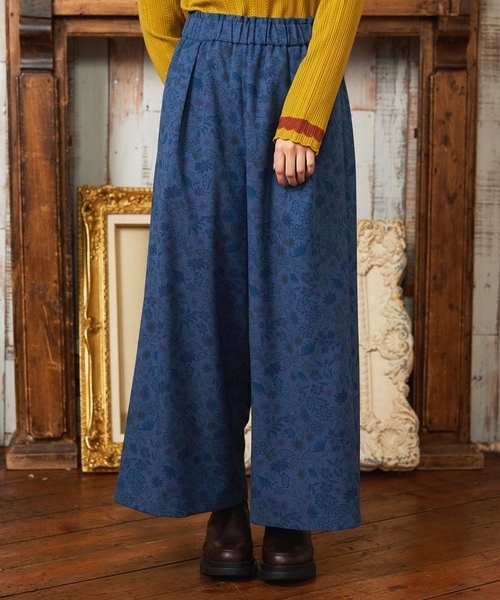 Jocomomola(ホコモモラ)の「Calle de Bordadores フラワープリントワイドパンツ(その他パンツ・レディース・ベージュ/ブルー・40)」の2枚目の写真