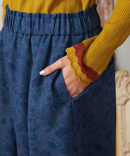 Jocomomola(ホコモモラ)の「Calle de Bordadores フラワープリントワイドパンツ(その他パンツ・レディース・ベージュ/ブルー・40)」の12枚目の写真